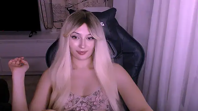 beauty blonde online show from 15, 12, 2025