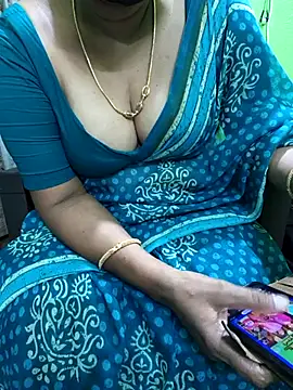 Snapshot of niiveditha chatting on 18, 9, 2025 niiveditha online show from 18, 9, 2025