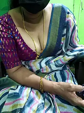 Snapshot of niiveditha chatting on 4, 11, 2025 niiveditha online show from 4, 11, 2025