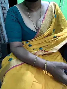 Snapshot of niiveditha chatting on 7, 11, 2025 niiveditha online show from 7, 11, 2025