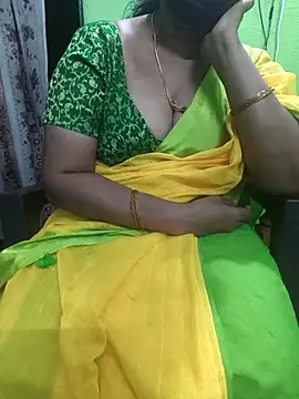 Snapshot of niiveditha chatting on 4, 12, 2025 niiveditha online show from 4, 12, 2025