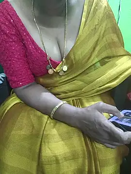 Snapshot of niiveditha chatting on 17, 12, 2025 niiveditha online show from 17, 12, 2025