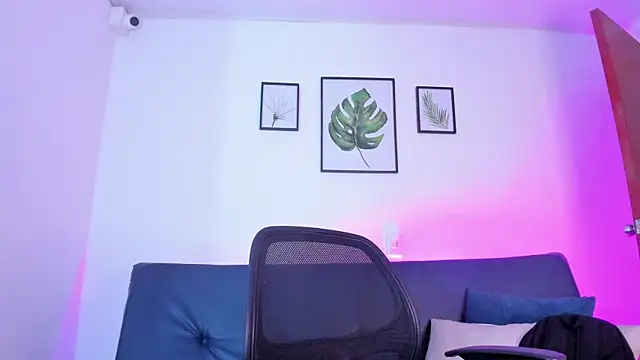 Snapshot of Tatianaa@xh chatting on 4, 3, 2025 Tatianaaxh online show from 4, 3, 2025