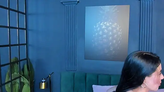 scarlet edwars online show from 17, 10, 2025