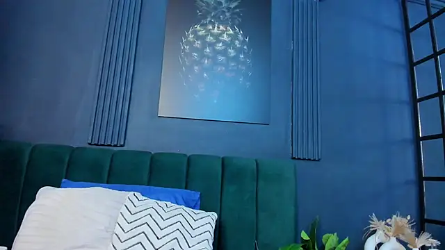 scarlet edwars online show from 17, 4, 2026