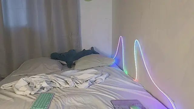 Julian wins online show from 3, 4, 2026