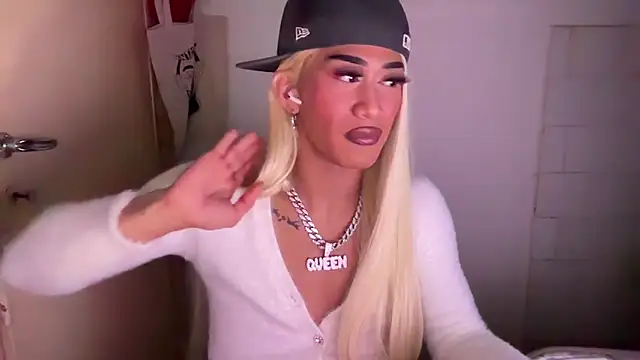 Snapshot of Ladyosa99 chatting on 6, 2, 2025 Ladyosa99 online show from 6, 2, 2025