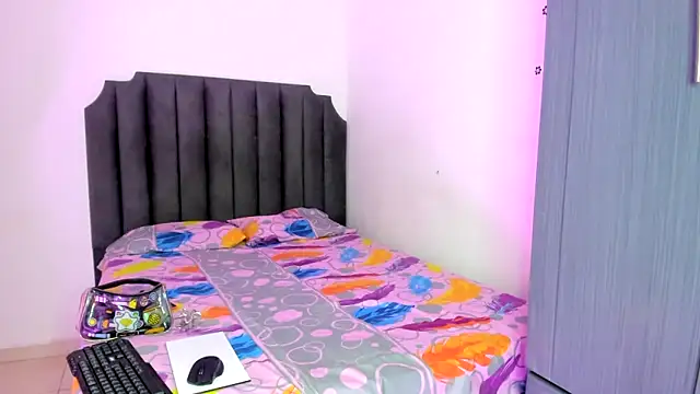 Snapshot of moree_Queen chatting on 3, 12, 2025 moree Queen online show from 3, 12, 2025