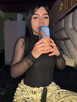 Laura-Khalifa online show from 25, 2, 2026