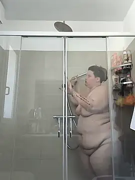 kitsune giada online show from 10, 3, 2025