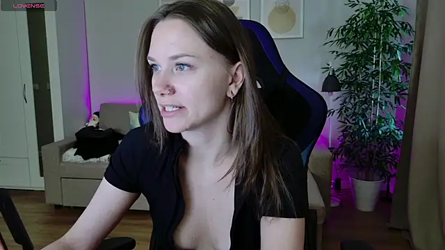 Snapshot of alexa_feels_ chatting on 9, 5, 2026 alexa feels online show from 9, 5, 2026