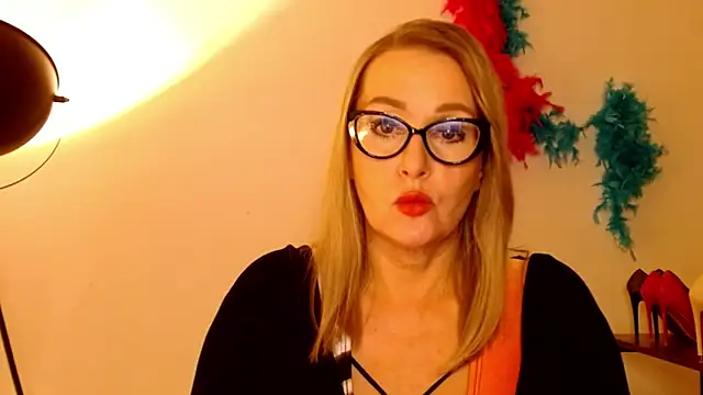 Snapshot of leaxSTAR chatting on 18, 3, 2025 leaxSTAR online show from 18, 3, 2025