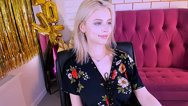 LeonaStane online show from 28, 2, 2025