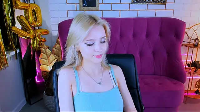 LeonaStane online show from 3, 10, 2025