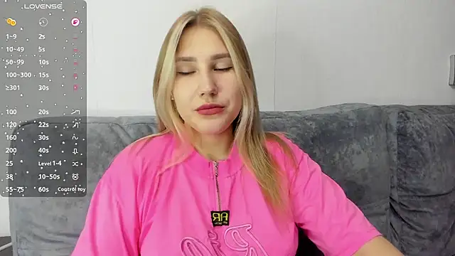 Snapshot of And1sa chatting on 16, 12, 2025 And1sa online show from 16, 12, 2025