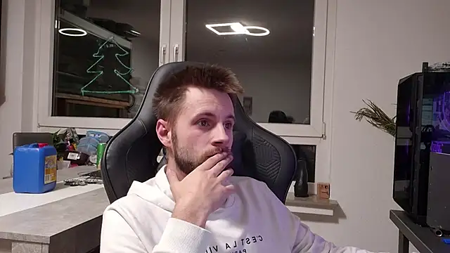 ademandjulia online show from 3, 2, 2026