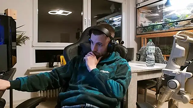 ademandjulia online show from 19, 2, 2026