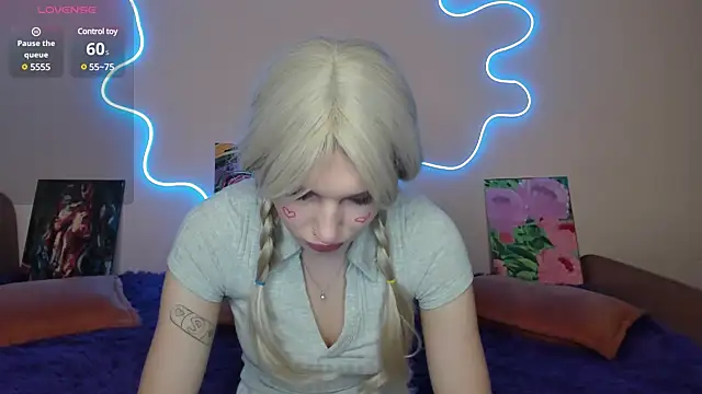 Snapshot of EvelinaLuu chatting on 28, 2, 2025 EvelinaLuu online show from 28, 2, 2025