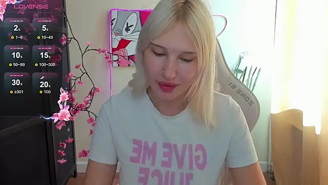 Snapshot of EvelinaLuu chatting on 24, 6, 2026 EvelinaLuu online show from 24, 6, 2026