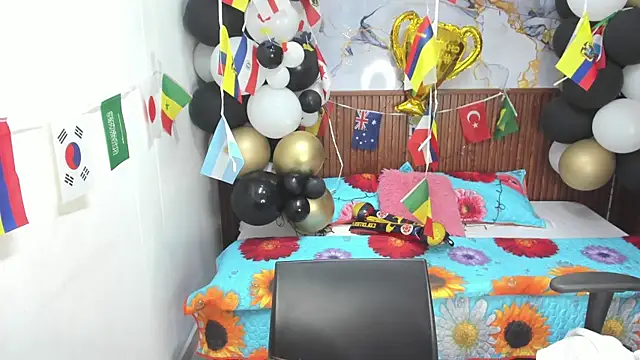 Snapshot of Holly_22 chatting on 24, 6, 2026 Holly 22 online show from 24, 6, 2026