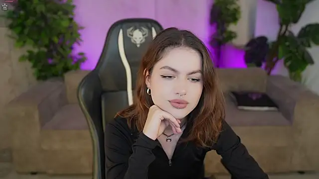 Snapshot of Ayza054 chatting on 10, 9, 2025 Ayza054 online show from 10, 9, 2025