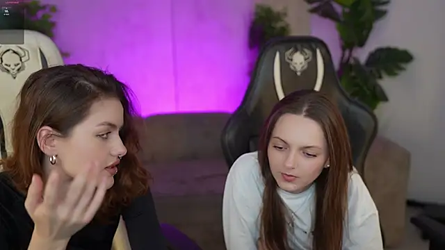 Snapshot of Ayza054 chatting on 12, 9, 2025 Ayza054 online show from 12, 9, 2025