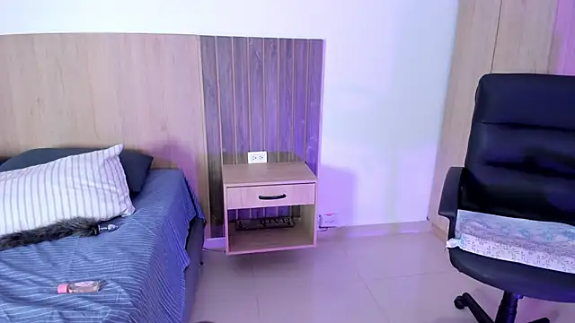 Mia cm online show from 21, 3, 2025