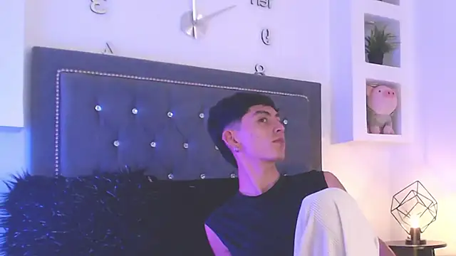 Snapshot of MaikyCooper chatting on 15, 3, 2025 MaikyCooper online show from 15, 3, 2025