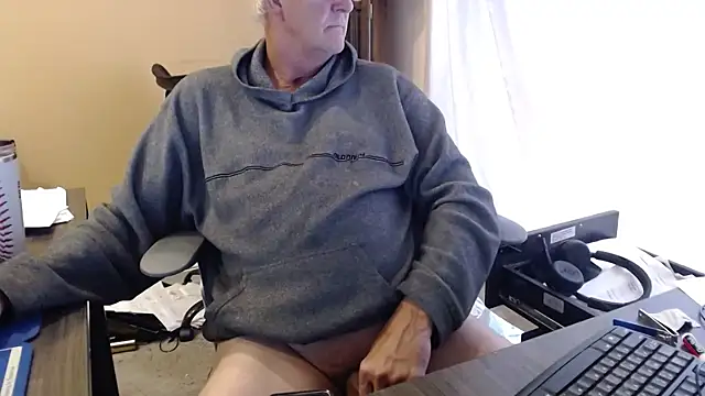 Snapshot of olderandwiser2 chatting on 9, 9, 2025 olderandwiser2 online show from 9, 9, 2025