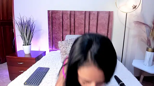 MiaHertz online show from 18, 12, 2025