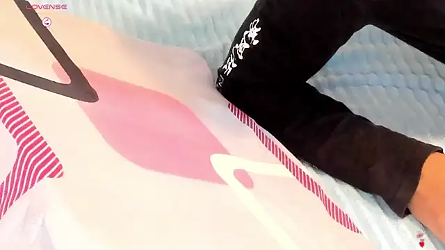 ParanoidTemptaion  online show from 12, 9, 2025