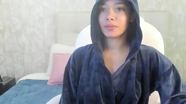 Snapshot of sara_sharma_ chatting on 22, 10, 2025 sara sharma online show from 22, 10, 2025