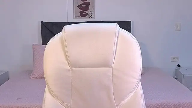 Snapshot of sara_sharma_ chatting on 24, 10, 2025 sara sharma online show from 24, 10, 2025