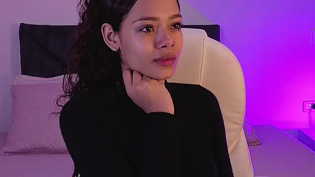 Snapshot of sara_sharma_ chatting on 27, 10, 2025 sara sharma online show from 27, 10, 2025