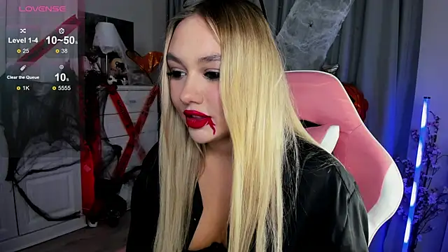 Snapshot of _Loneve__ chatting on 31, 10, 2025 Loneve online show from 31, 10, 2025