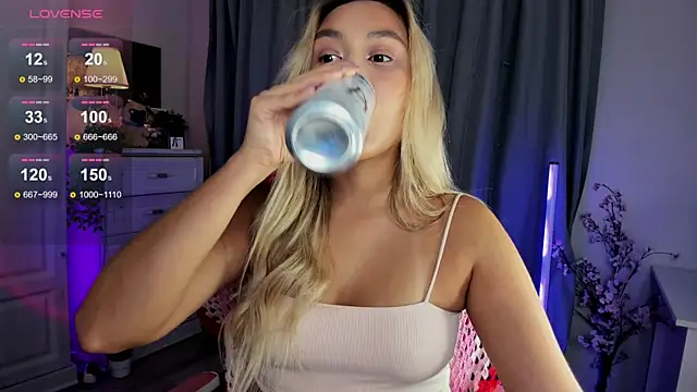 Snapshot of _Loneve__ chatting on 7, 11, 2025 Loneve online show from 7, 11, 2025