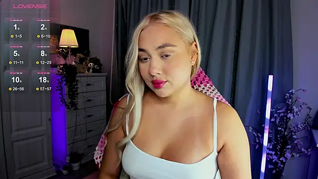 Snapshot of _Loneve__ chatting on 4, 12, 2025 Loneve online show from 4, 12, 2025