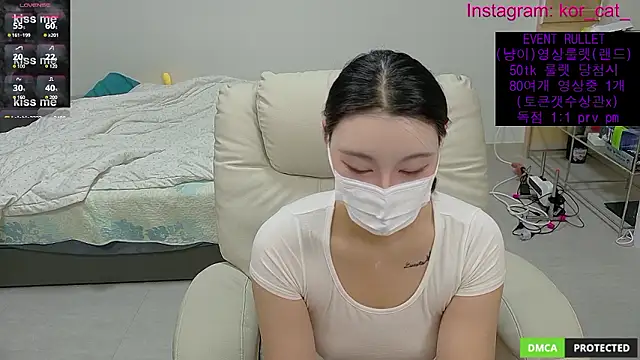 Snapshot of Kor_Cat chatting on 13, 10, 2025 Kor Cat online show from 13, 10, 2025