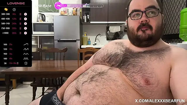 Snapshot of alexxxbear chatting on 12, 9, 2025 alexxxbear online show from 12, 9, 2025