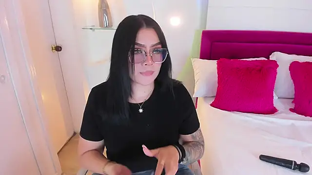 isolari  online show from 4, 2, 2025