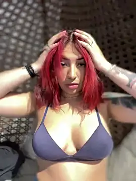 Snapshot of Scarlett-LS chatting on 11, 2, 2025 Scarlett-LS online show from 11, 2, 2025