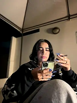 Snapshot of Scarlett-LS chatting on 12, 9, 2025 Scarlett-LS online show from 12, 9, 2025