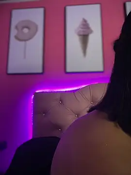 Snapshot of Scarlett-LS chatting on 17, 11, 2025 Scarlett-LS online show from 17, 11, 2025