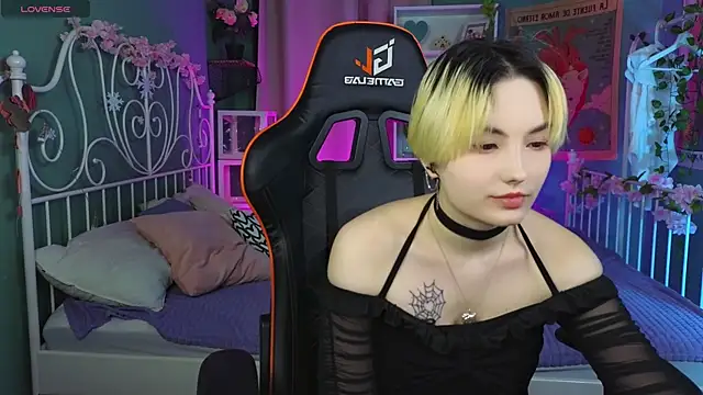 Akemi Sora  online show from 1, 3, 2025