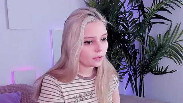 Snapshot of CLAIRE_VOGT chatting on 10, 3, 2025 CLAIRE VOGT online show from 10, 3, 2025