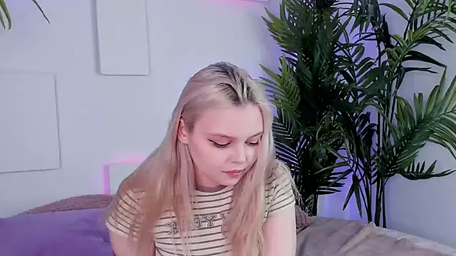 Snapshot of CLAIRE_VOGT chatting on 10, 3, 2025 CLAIRE VOGT online show from 10, 3, 2025