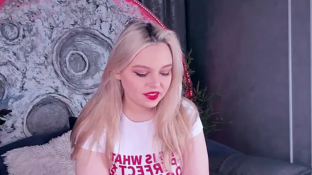 Snapshot of CLAIRE_VOGT chatting on 11, 3, 2025 CLAIRE VOGT online show from 11, 3, 2025