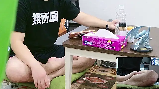 Snapshot of YARASERO-kun chatting on 5, 12, 2025 YARASERO-kun online show from 5, 12, 2025