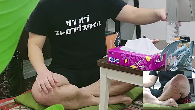 Snapshot of YARASERO-kun chatting on 14, 12, 2025 YARASERO-kun online show from 14, 12, 2025