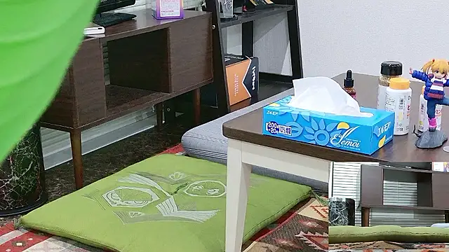 Snapshot of YARASERO-kun chatting on 18, 12, 2025 YARASERO-kun online show from 18, 12, 2025